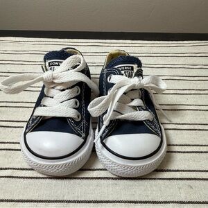 Converse low top tennis shoes navy blue size toddler 2c
